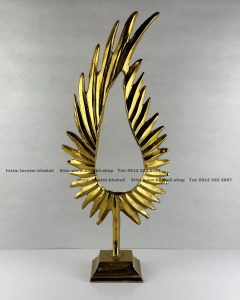 تندیس پر طلایی