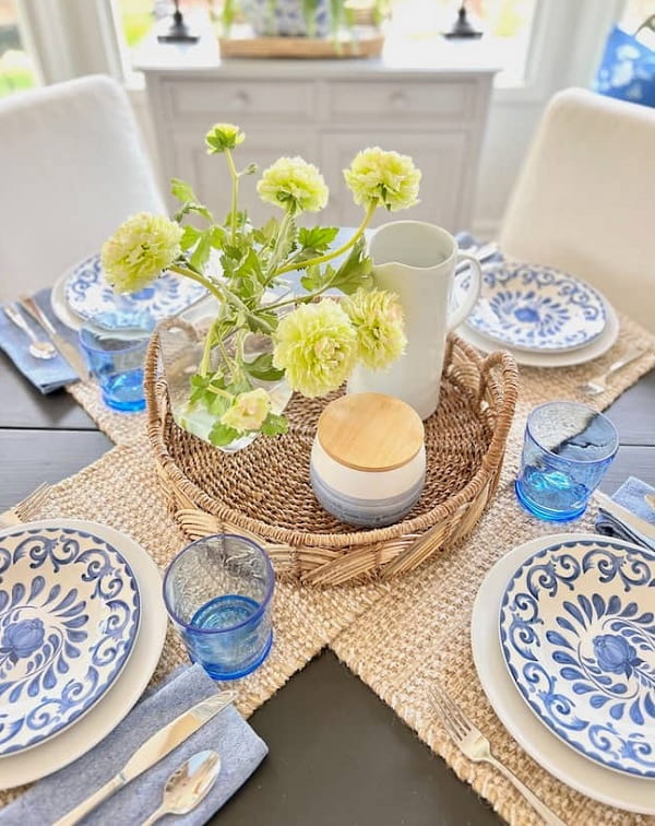 چیدمان میز ناهارخوری گرد