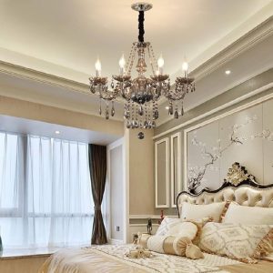 لوستر کلاسیک در اتاق خواب